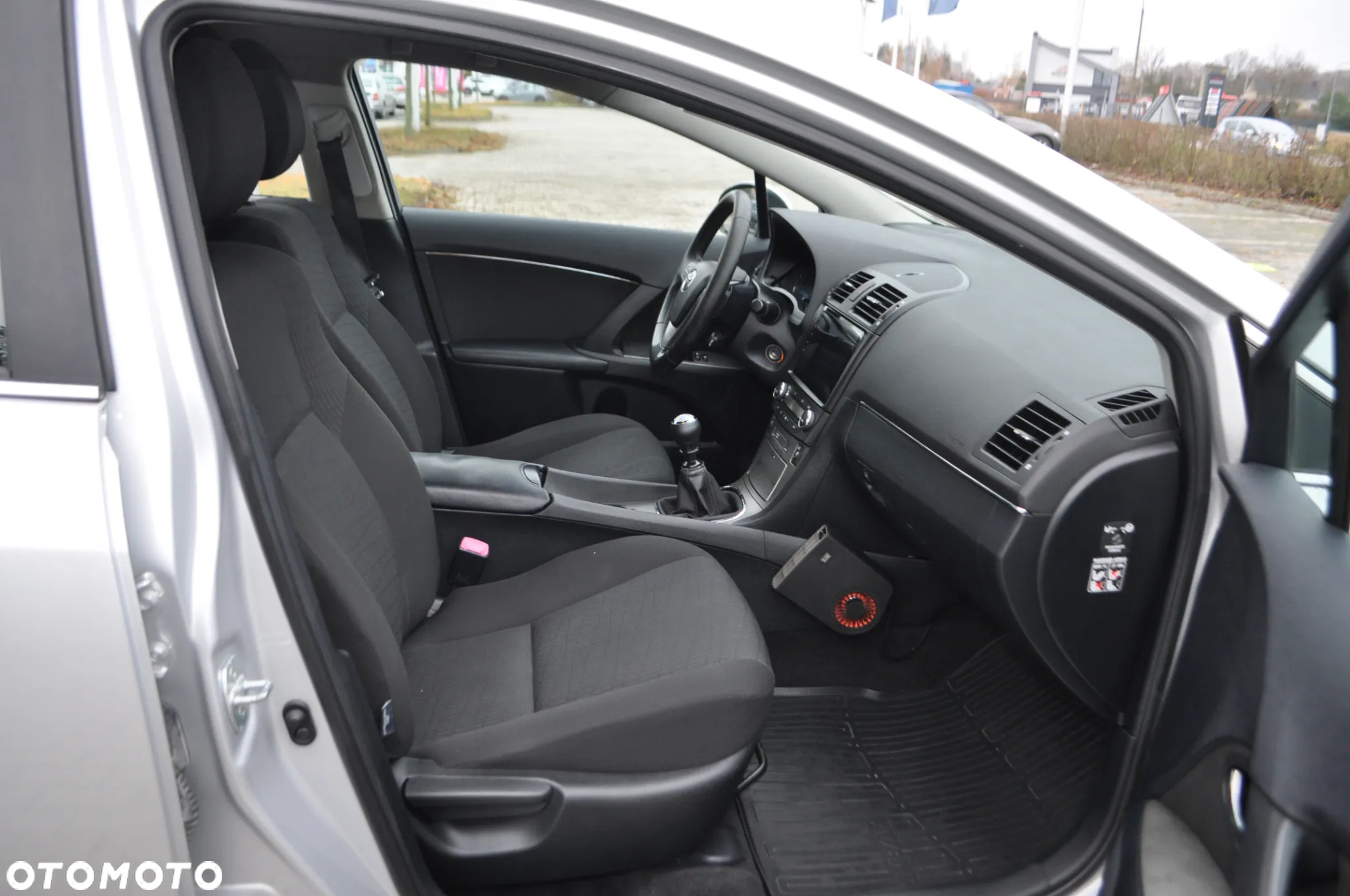 Toyota Avensis 1.8 Active - 16