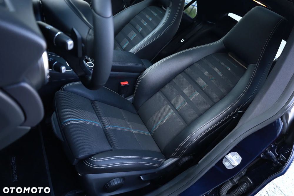 Mercedes-Benz CLA 180 7G-DCT Peak Edition - 23
