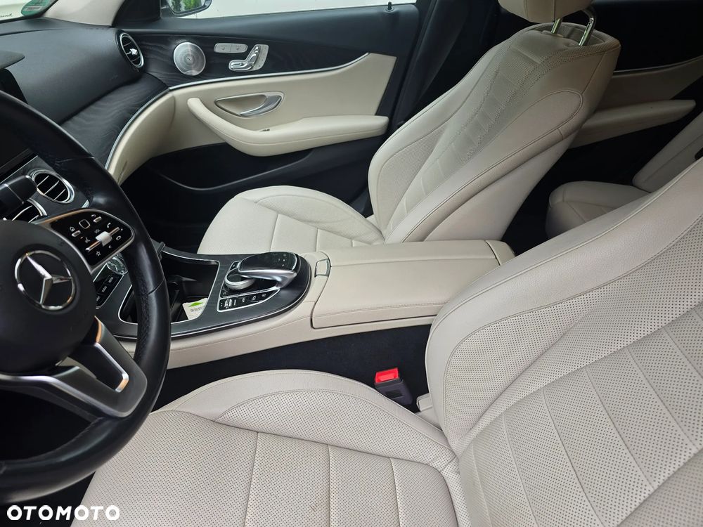 Mercedes-Benz Klasa E 400 d 4-Matic 9G-TRONIC - 13