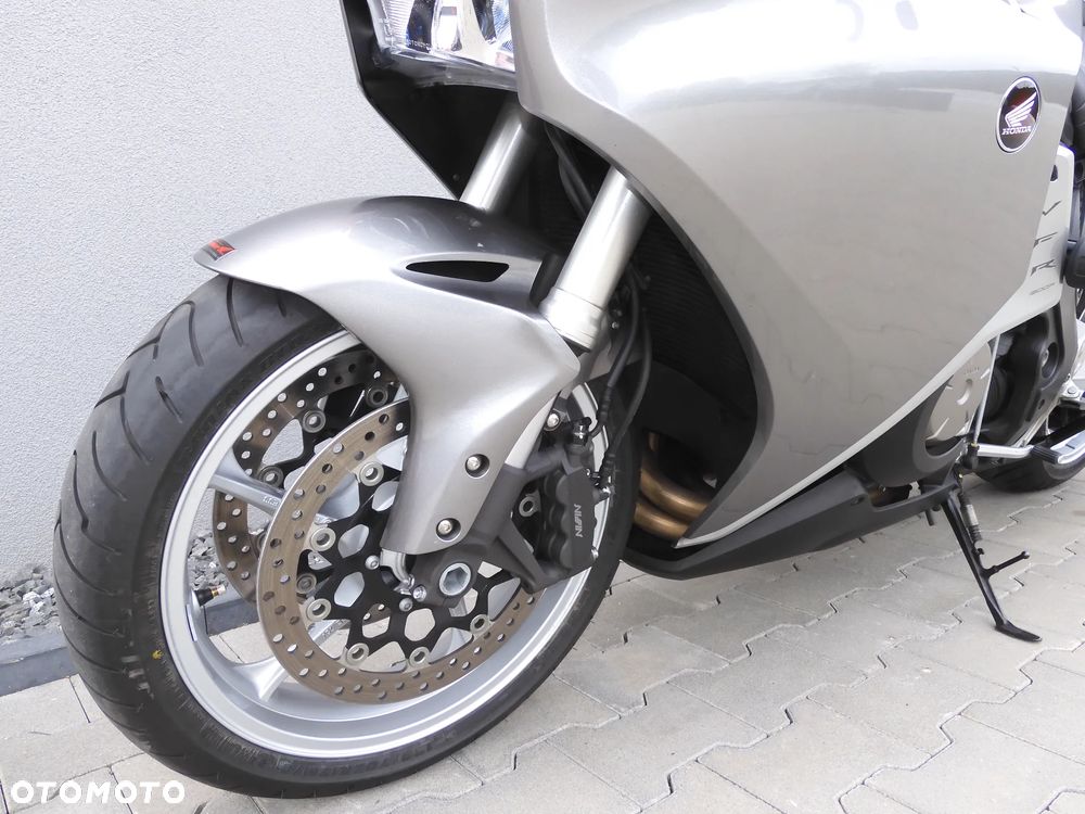 Honda VFR - 24