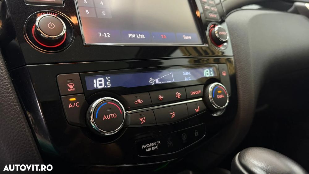 Nissan Qashqai 1.6 DCI Xtronic N-Connecta - 24