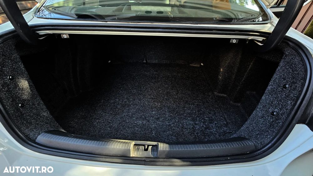 Volkswagen Jetta 1.2 TSI Trendline - 24