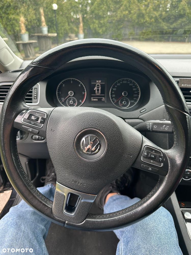 Volkswagen Jetta 1.6 TDI Comfortline DSG - 10