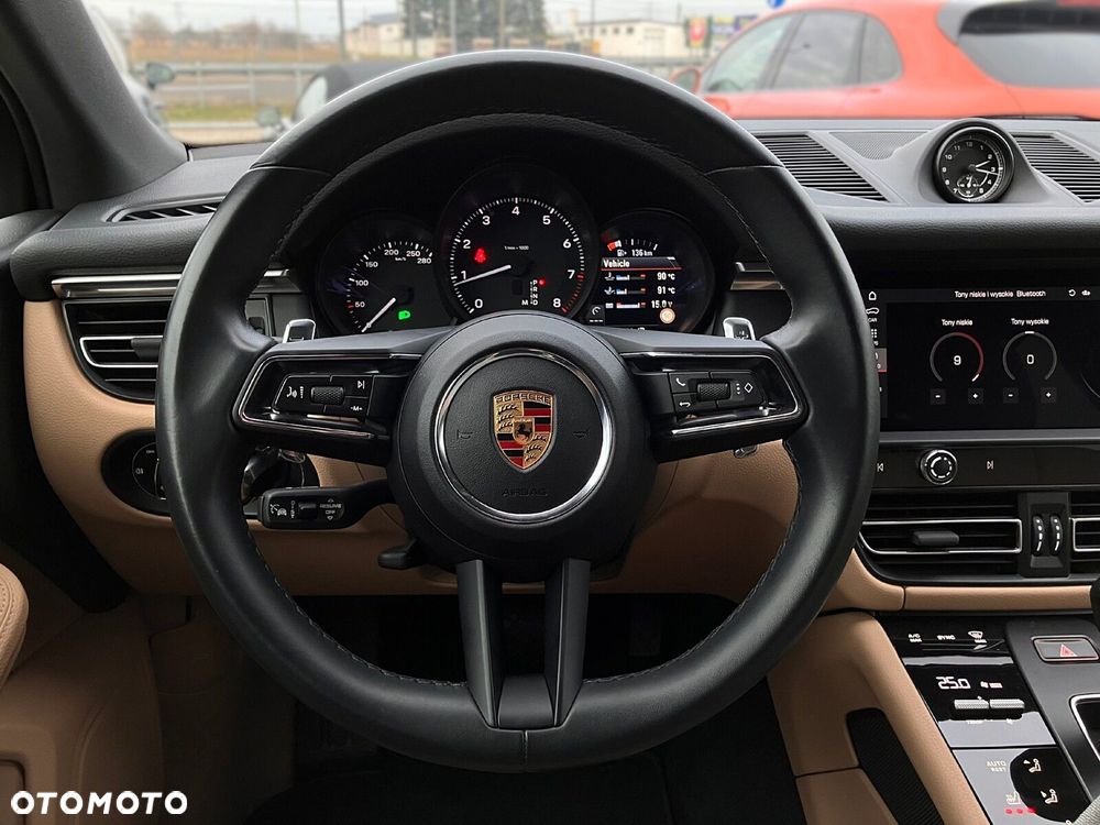 Porsche Macan - 26