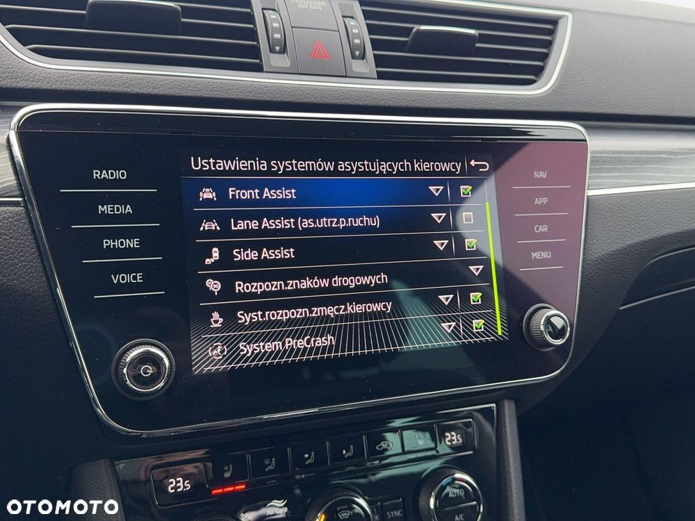 Skoda Superb 2.0 TDI SCR Style DSG - 29