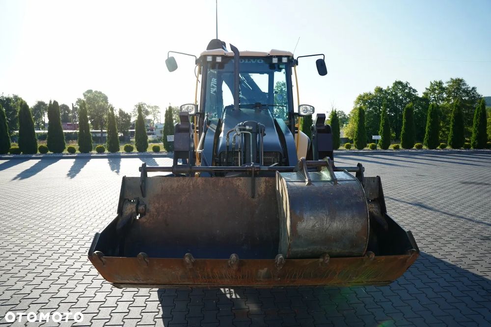 Volvo BL71B / KOPARKO-ŁADOWARKA / KLIMATYZACJA / SKARPÓWKA - 15