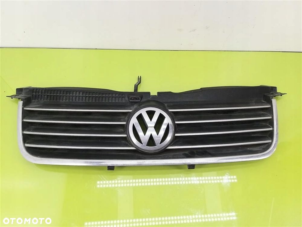 Atrapa Grill ZNACZEK LOGO  VW Passat B5 LIFT 2000-2005 3B0853651L CHROM - 1