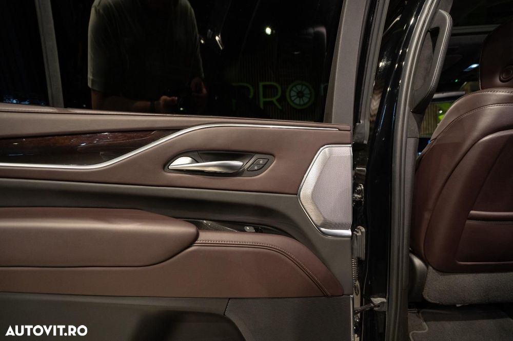 Cadillac Escalade - 3