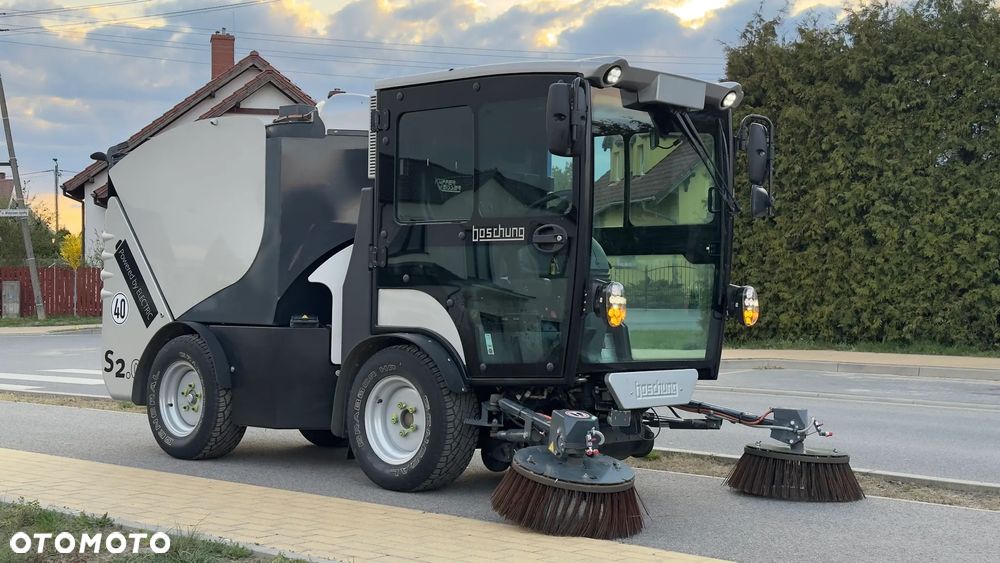 Inny Zamiatarka Boschung Urban Elektryk - 11