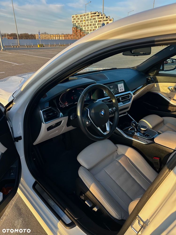 BMW Seria 3 330i xDrive M Sport - 5