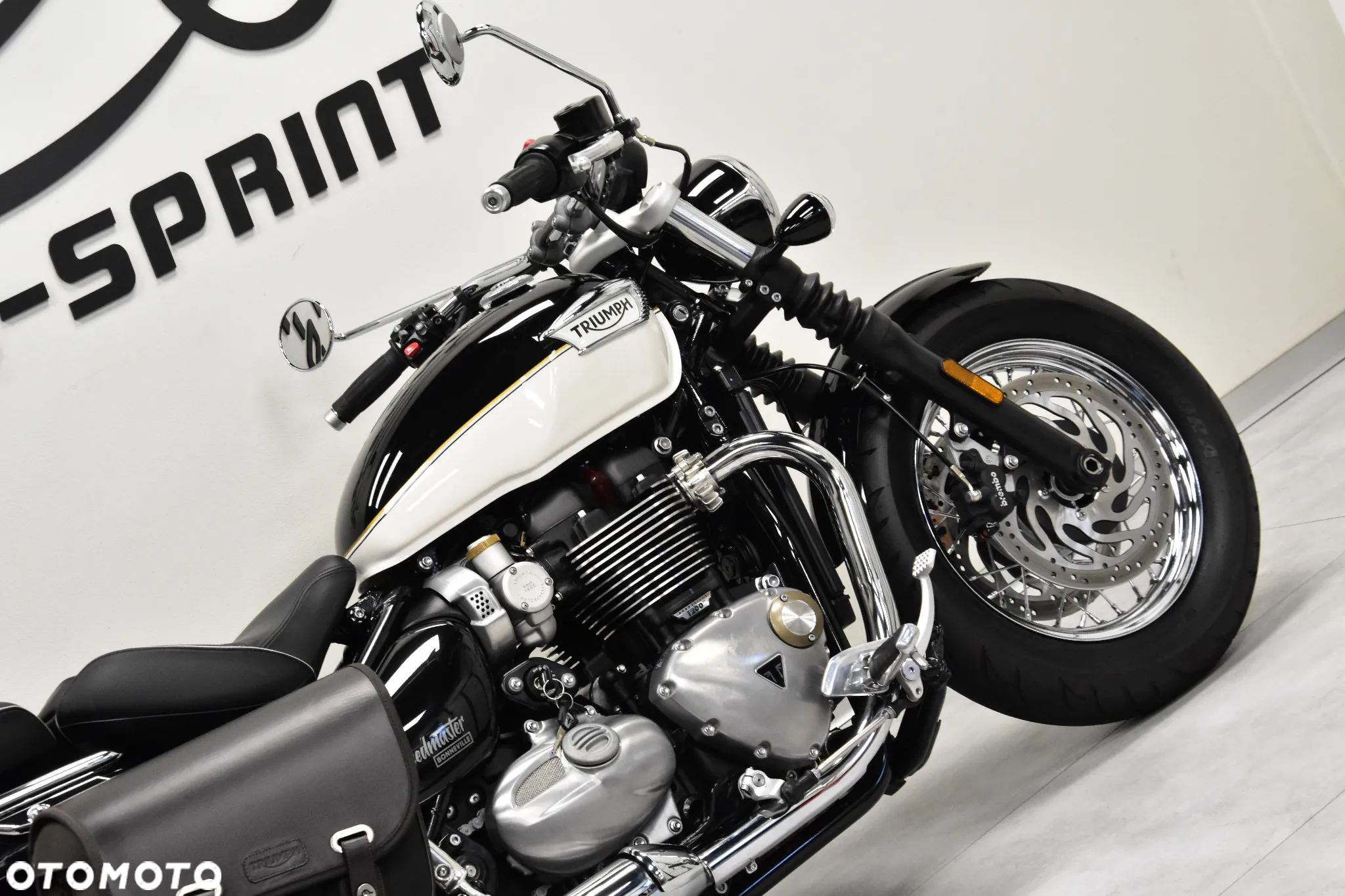Triumph Bonneville - 15