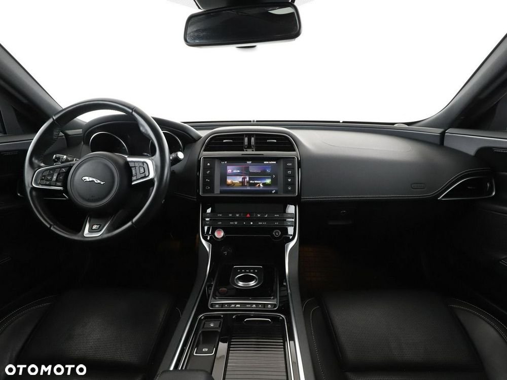 Jaguar XE 20d R-Sport - 16