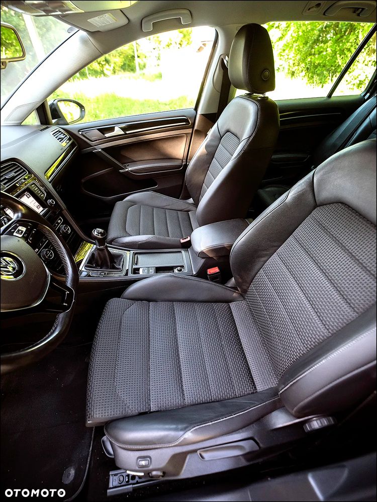 Volkswagen Golf - 34