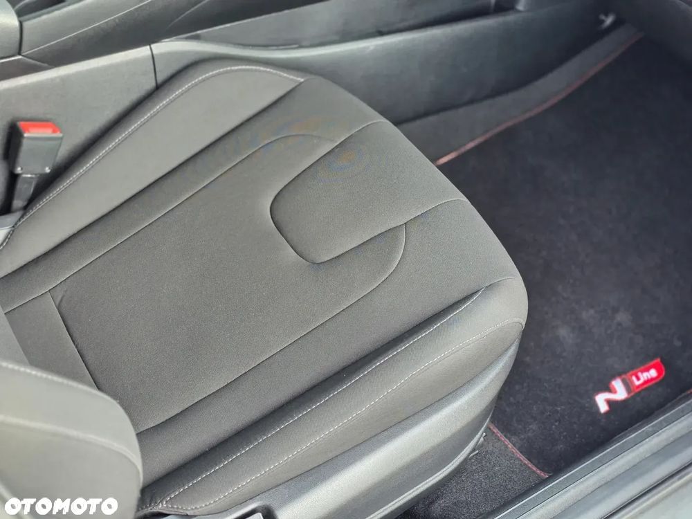 Hyundai Elantra - 38