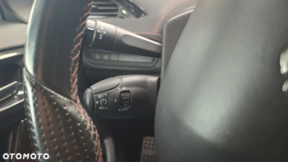 Peugeot 208 1.6 THP GTi - 32