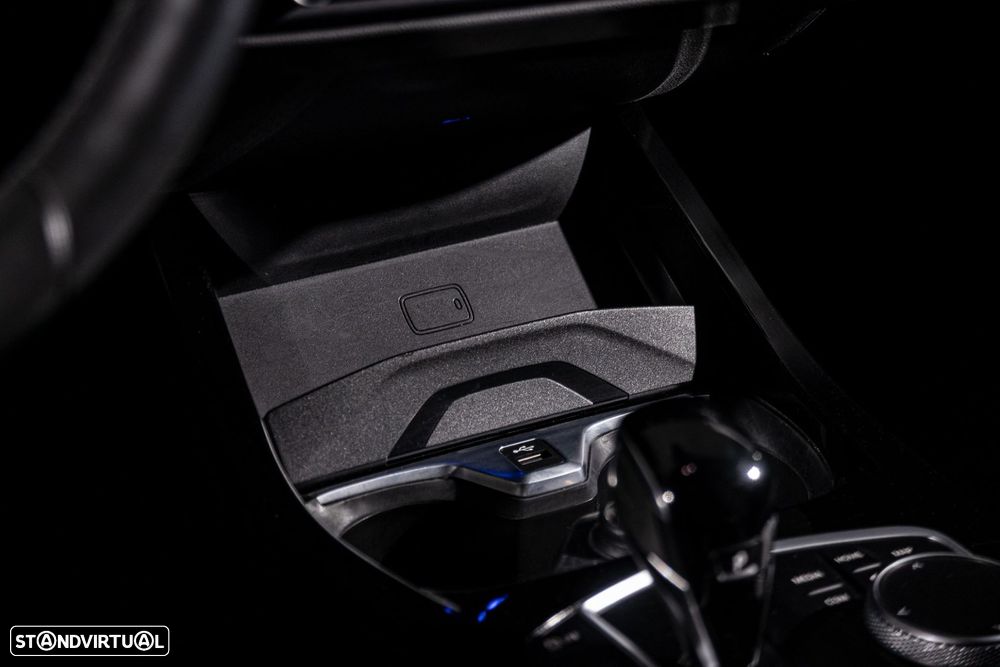 BMW 118 i Pack Desportivo M Auto - 26