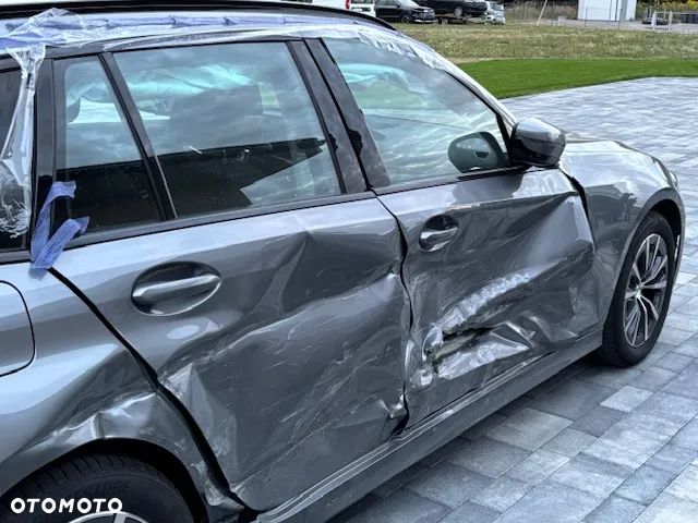 BMW Seria 3 330i xDrive - 5