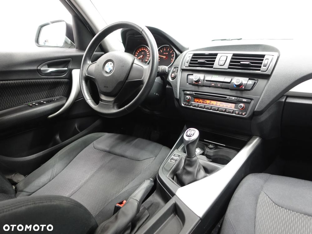 BMW Seria 1 114i - 32