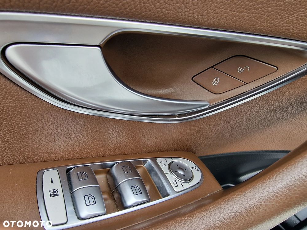 Mercedes-Benz Klasa E 220 d 4-Matic Business Edition 9G-TRONIC - 34