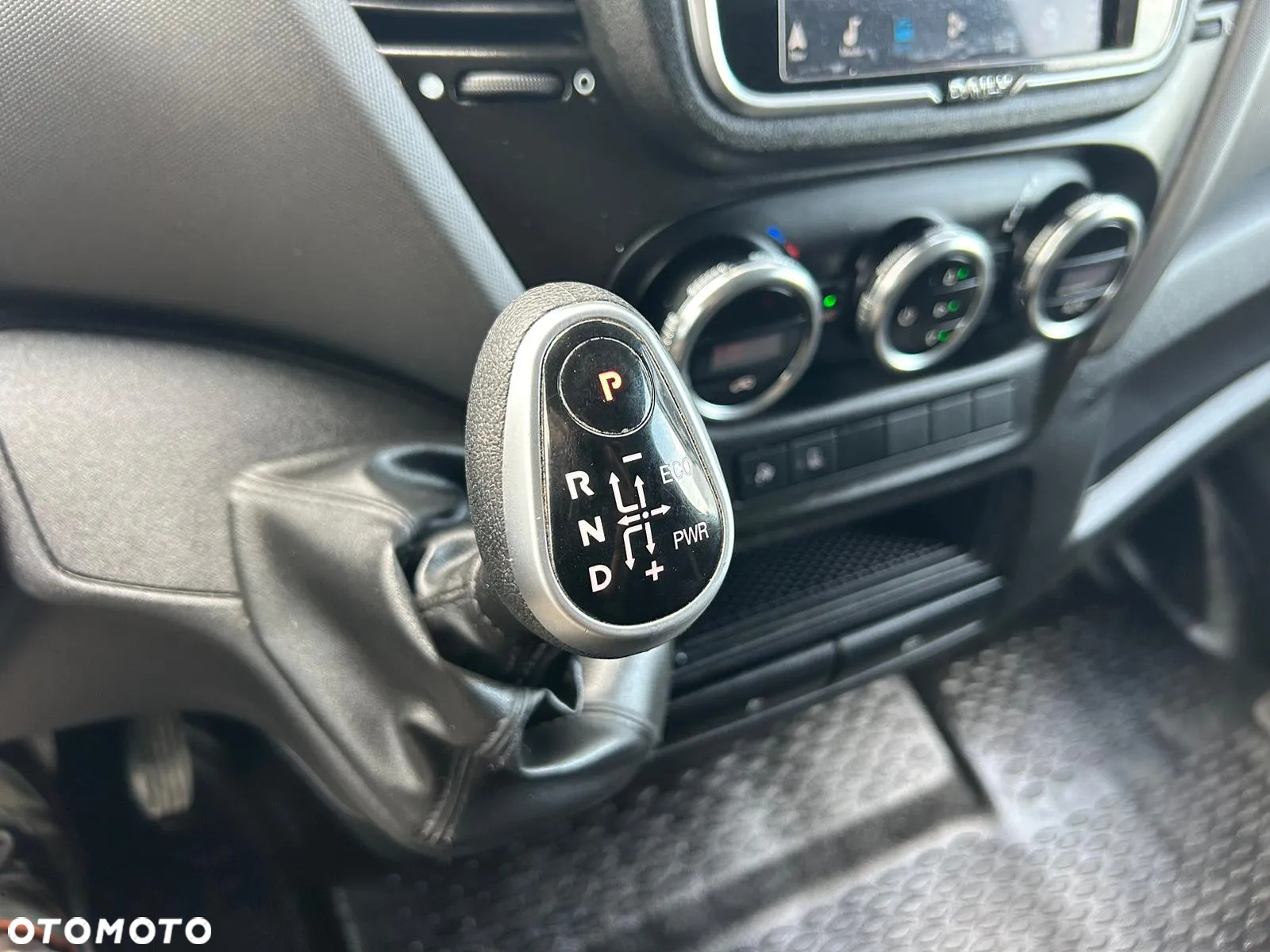 Iveco Daily 35S18 3.0 HPI Hi-Matic L3H2 Średniak Warsztat regały bagażnik warsztatowy **Hak 3,5t**KLIMA**Sprowadzony**Kamera**2022R** - 17
