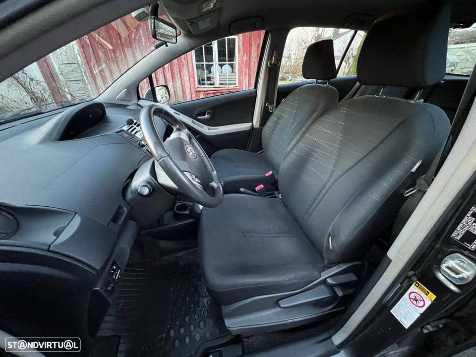 Toyota Yaris 1.4 D Sol HP VSC+TRC MMT - 4