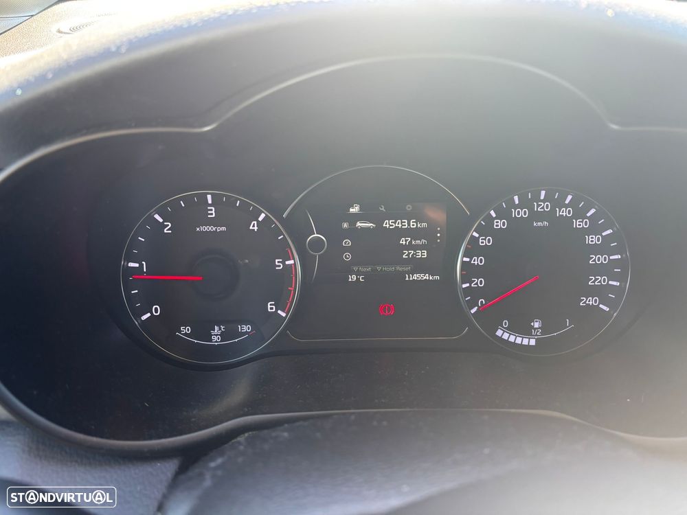 Kia Carens 1.7 CRDi ISG TX - 18