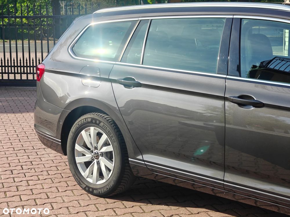 Volkswagen Passat 2.0 TDI SCR DSG Comfortline - 3