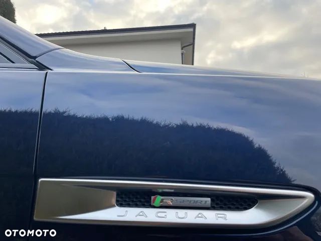 Jaguar F-Pace 2.0 i4D AWD R-Sport - 11