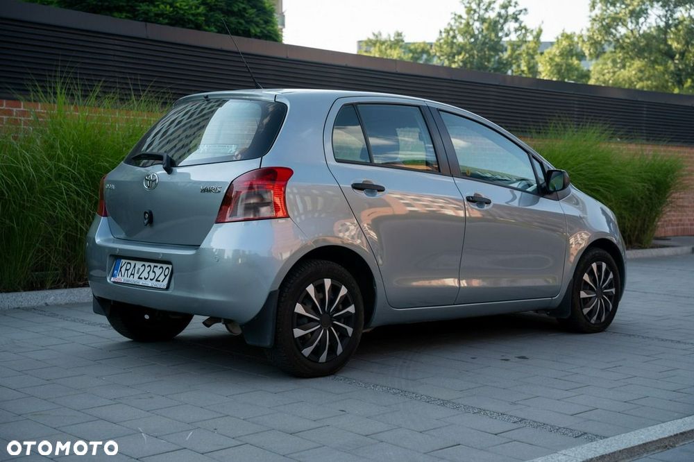 Toyota Yaris - 32