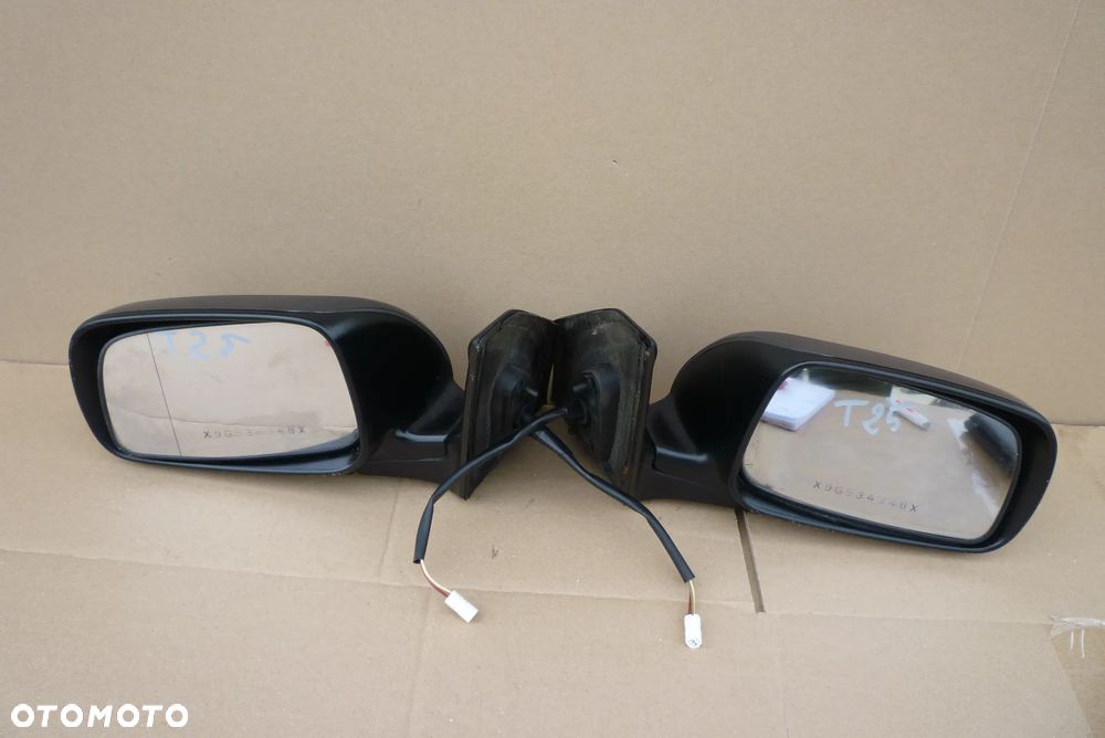 lusterko Toyota Avensis T25 3pin Europa - 1