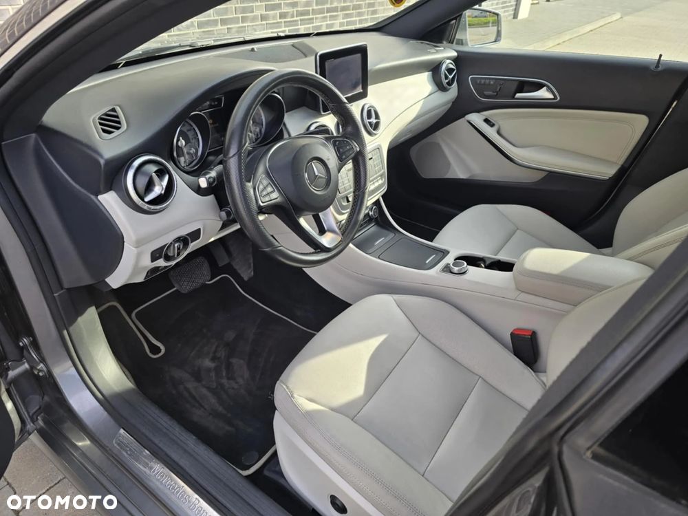 Mercedes-Benz CLA 250 4-Matic - 18