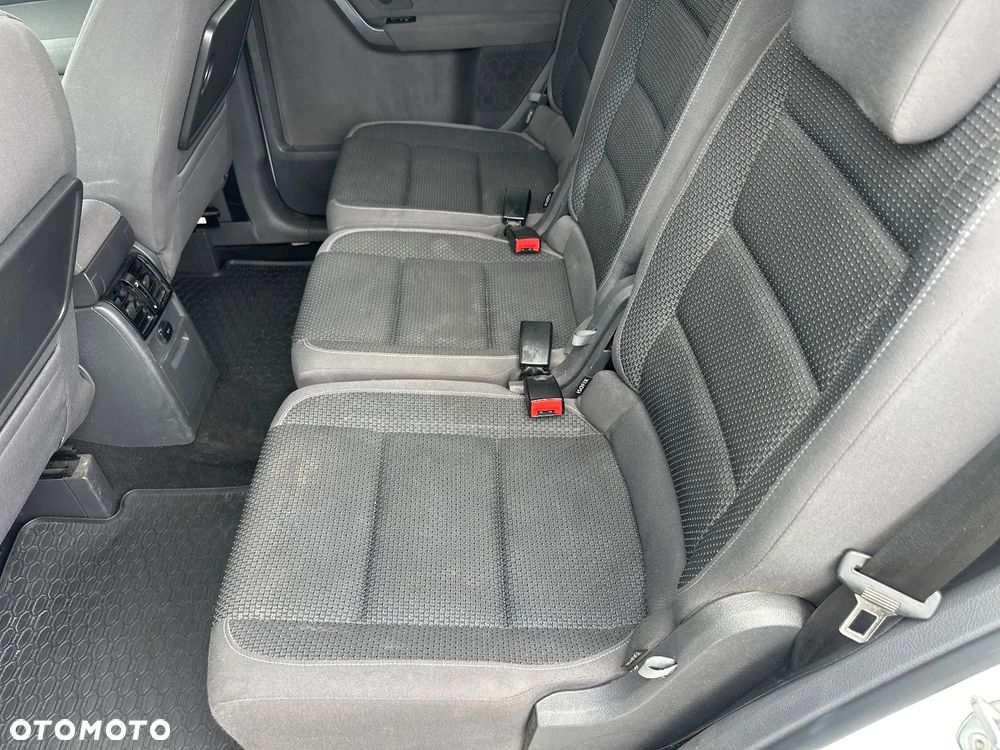 Volkswagen Touran - 22