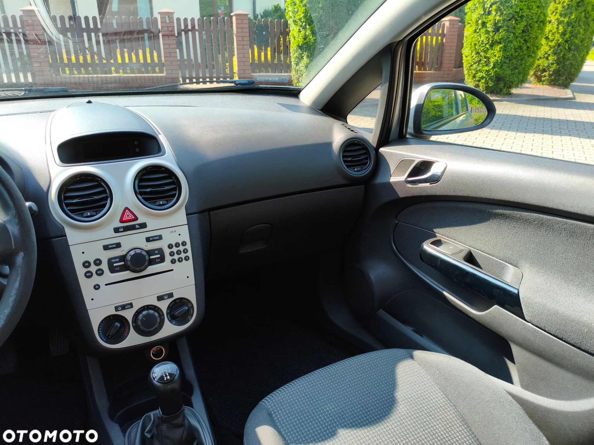 Opel Corsa 1.2 16V Essentia - 13