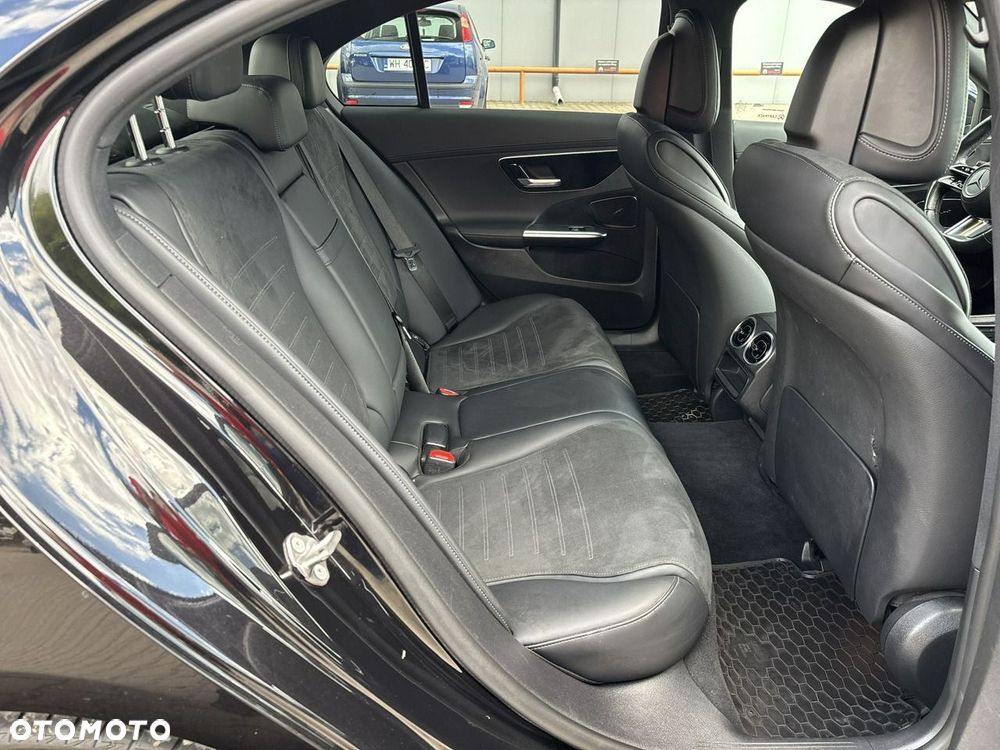 Mercedes-Benz Klasa C 200 4Matic 9G-TRONIC AMG Line - 16