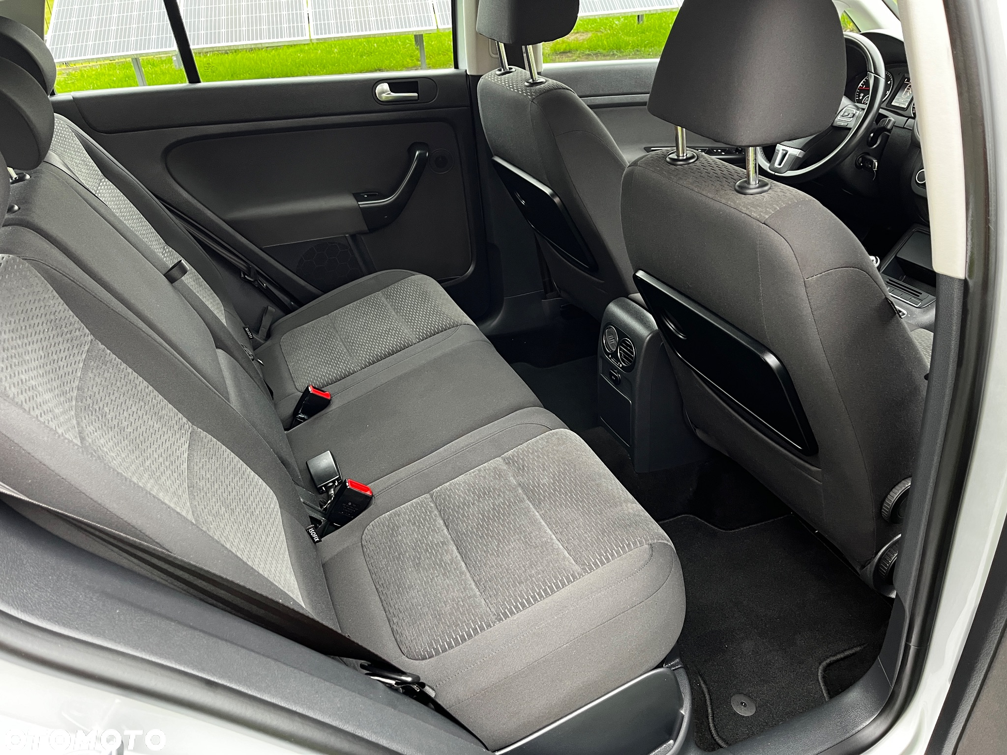 Volkswagen Golf Plus 1.6 TDI BlueMot Comfortline - 10