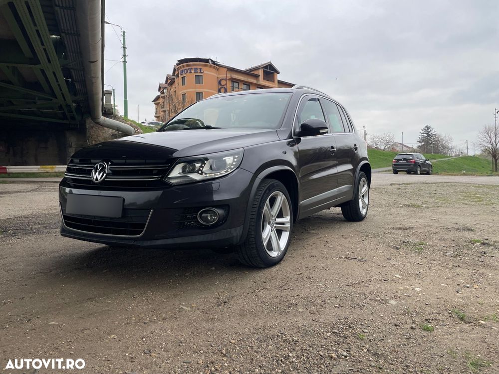 Volkswagen Tiguan - 1