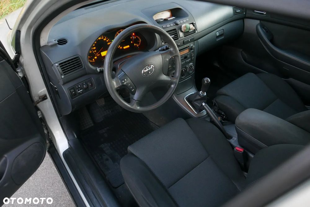 Toyota Avensis - 24