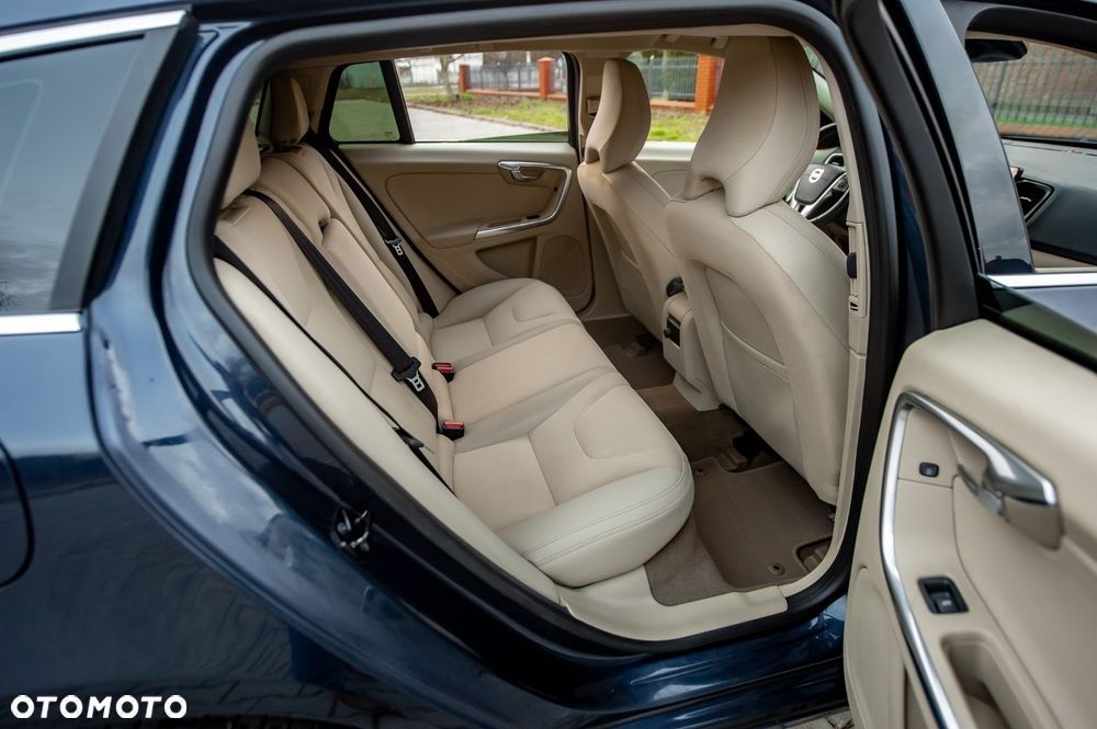 Volvo V60 T6 AWD Geartronic Momentum - 35