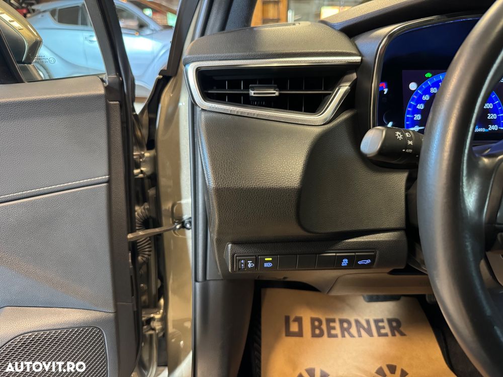 Toyota Corolla 1.8 Hybrid Team Deutschland - 18