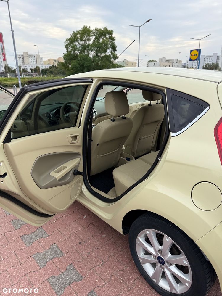 Ford Fiesta 1.25 Ghia - 10