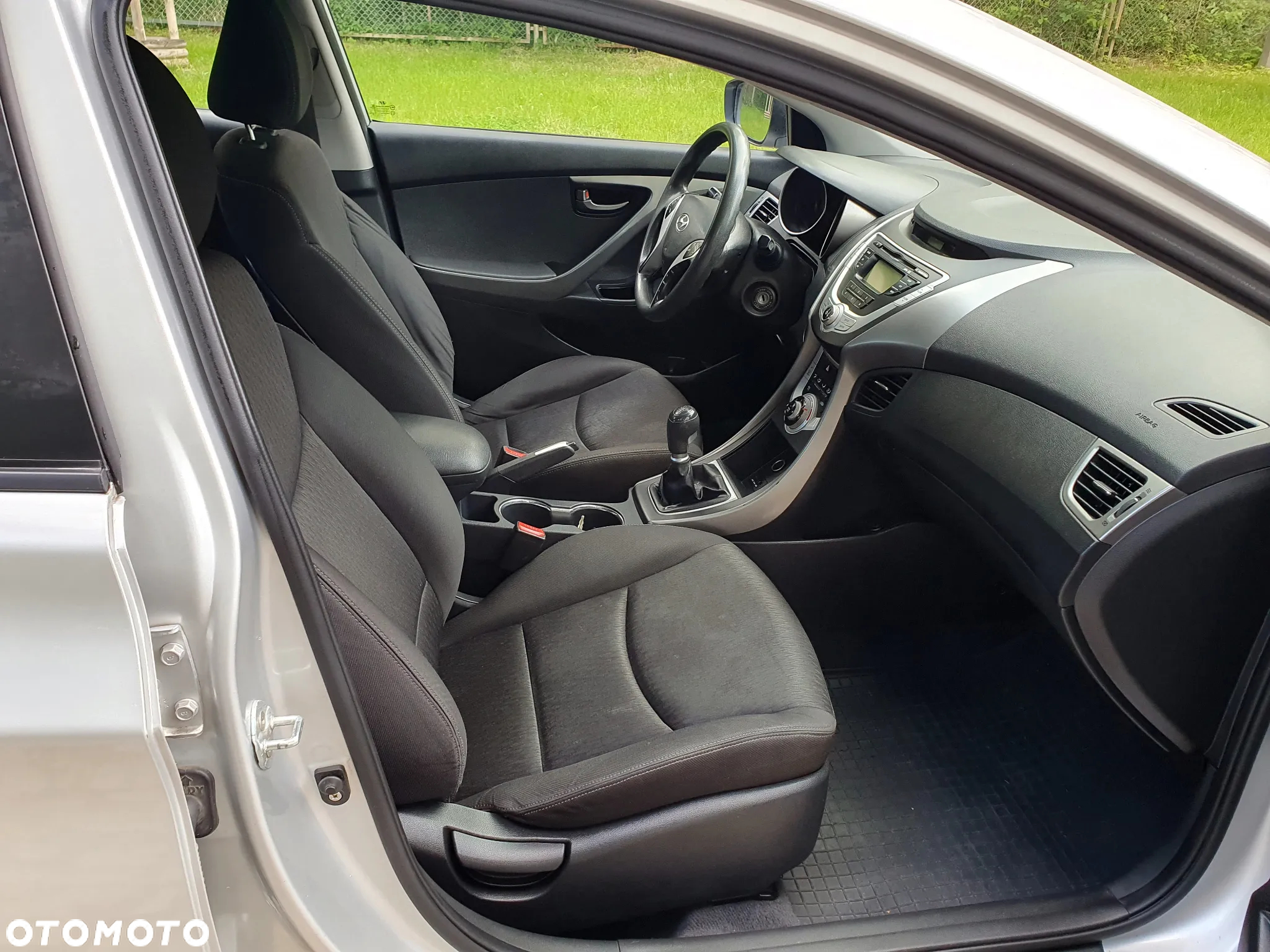 Hyundai Elantra 1.6 Classic + - 12