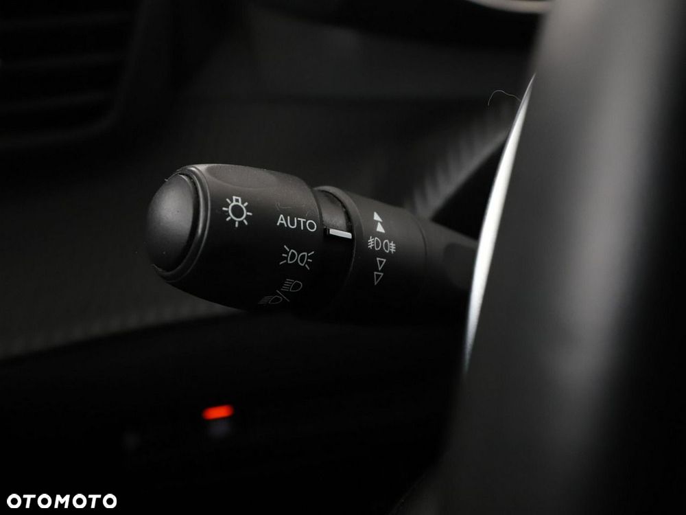 Peugeot 2008 1.5 BlueHDi Allure Pack S&S EAT8 - 36
