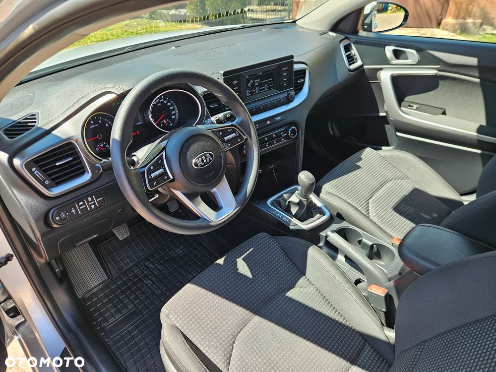 Kia Ceed - 10