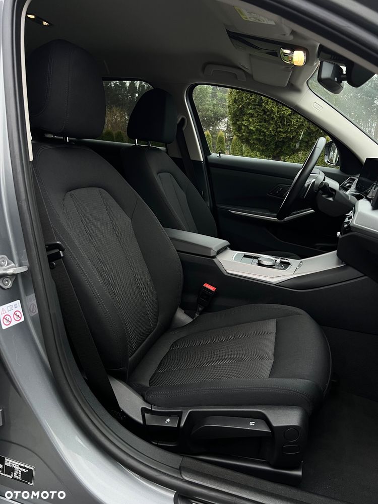 BMW Seria 3 318i - 14