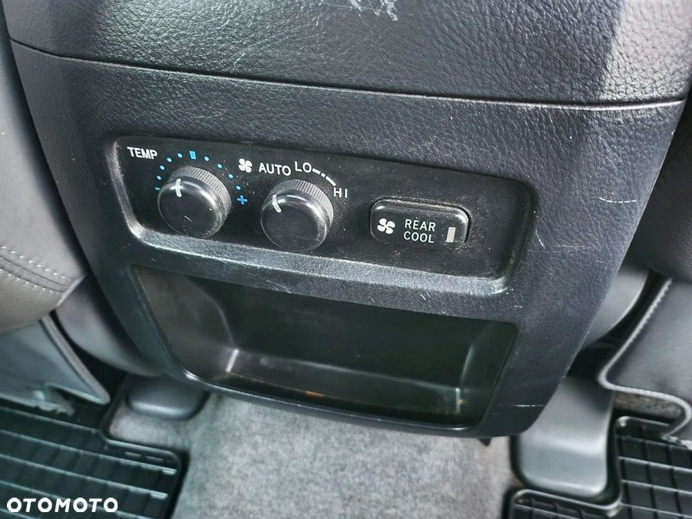 Toyota Land Cruiser - 11