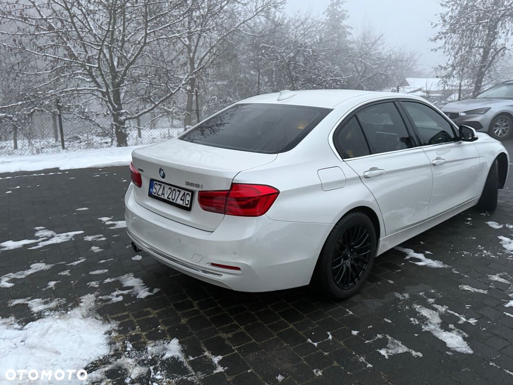BMW Seria 3 328i xDrive Luxury Line - 4