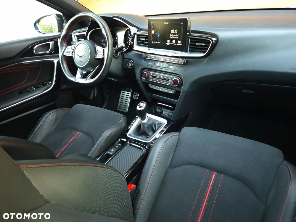 Kia Ceed 1.6 T-GDI GT - 30