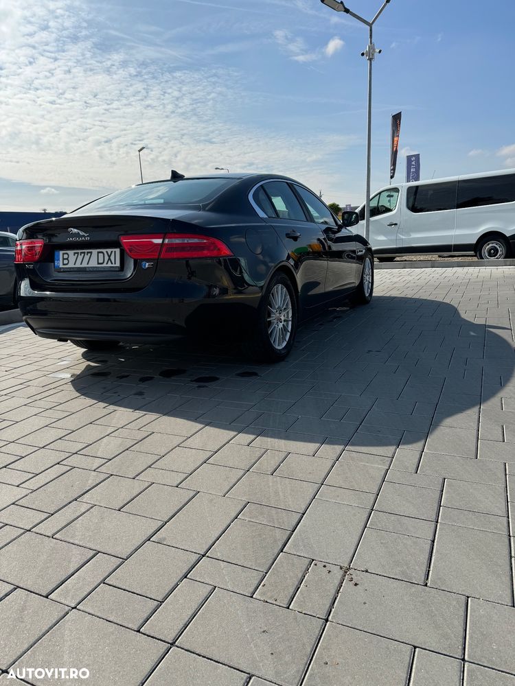 Jaguar XE - 4