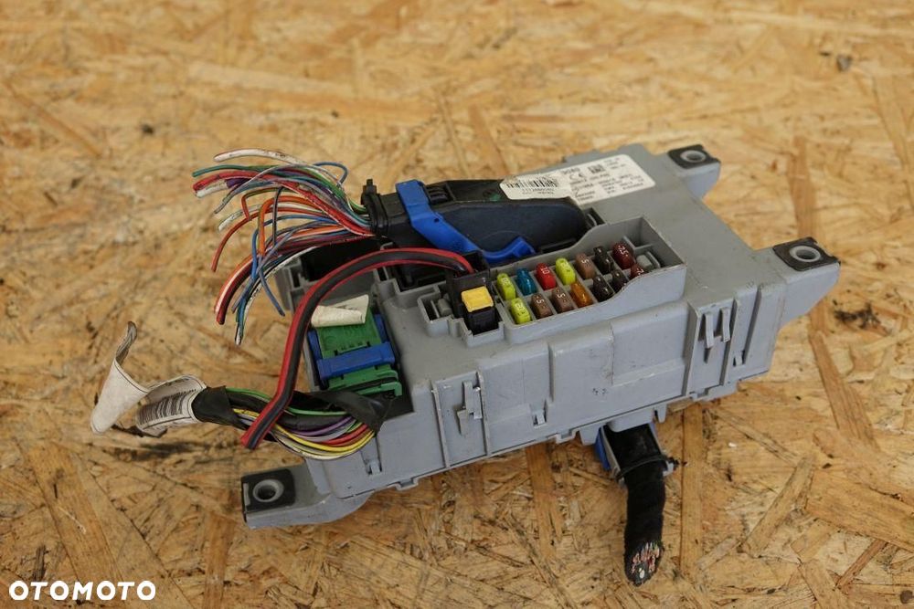 MODUŁ BSI SKRZYNKA BEZPIECZNIKÓW FIAT FIORINO QUBO BIPPER NEMO  01372879080 - 2