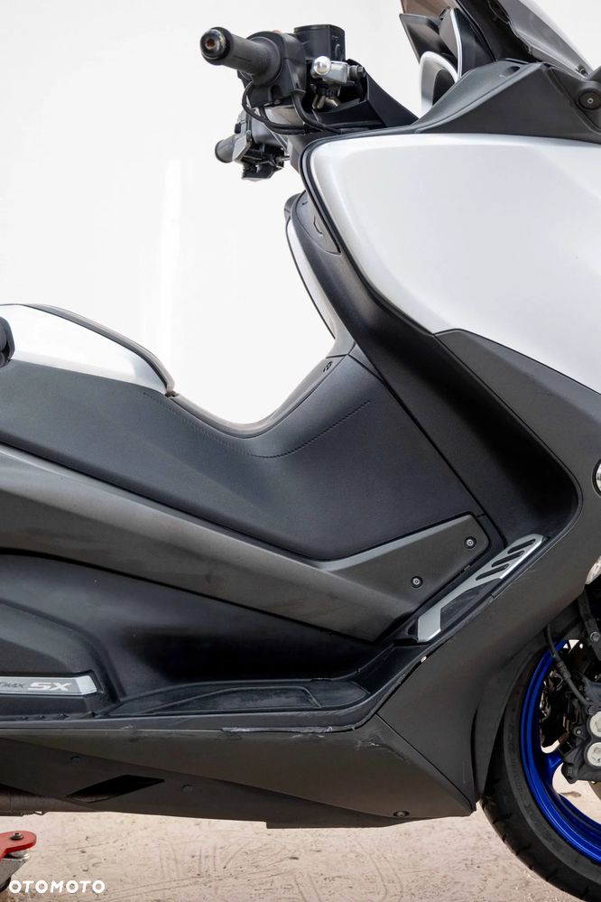 Yamaha Tmax - 12